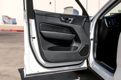 2022 Volvo XC60 B5 Momentum