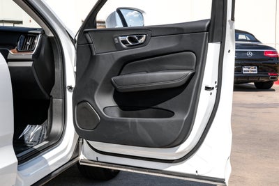 2022 Volvo XC60 B5 Momentum