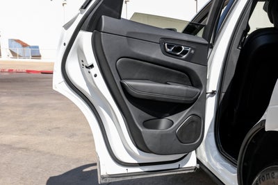 2022 Volvo XC60 B5 Momentum