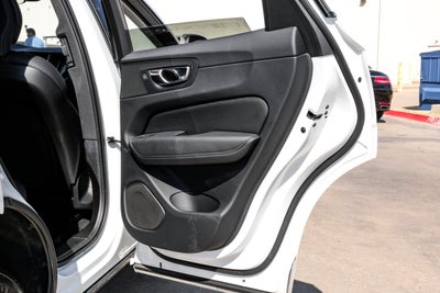2022 Volvo XC60 B5 Momentum