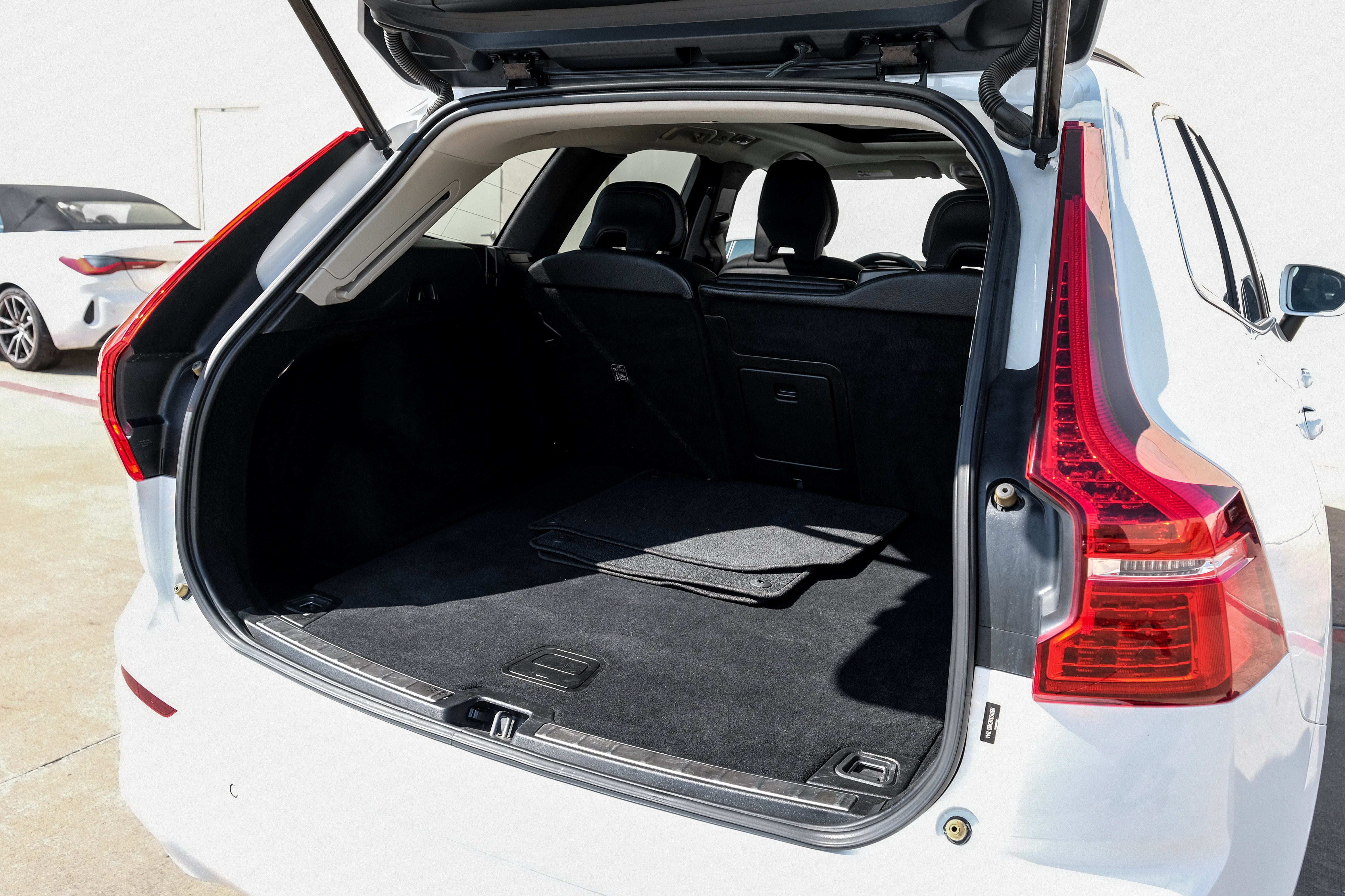 2022 Volvo XC60 B5 Momentum