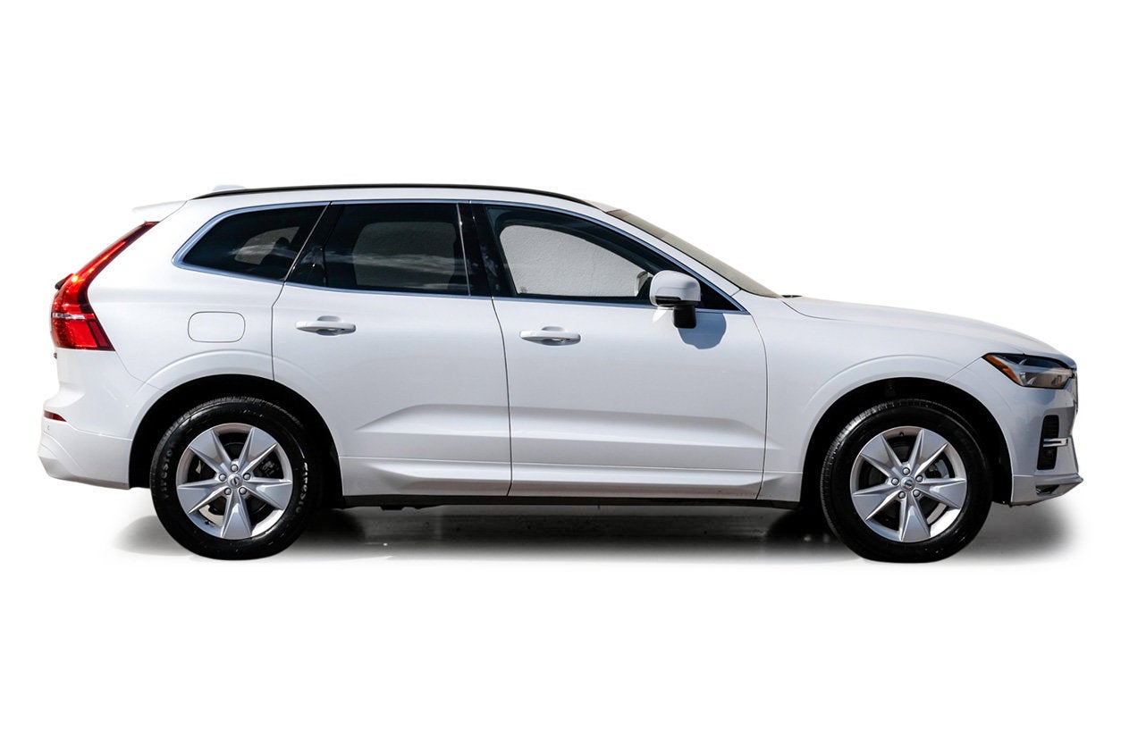 2022 Volvo XC60 B5 Momentum